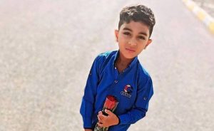 منان نجات‌بخش، ۳ زندگی شد
