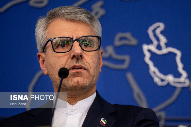 بیان مطالبات نباید به معنای کوتاه آمدن در برابر دشمن تلقی شود