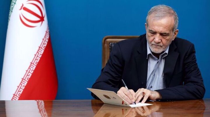 دو رکن «اسلامیت» و «ایرانیت»، کشور را مقابل توطئه‌های دشمن استوار نگاه داشته است