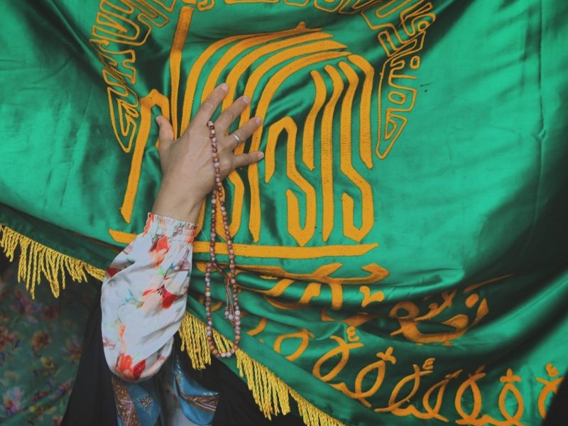 پرچم متبرک حرم امام رضا(ع) میهمان مردم بندرخمیر شد